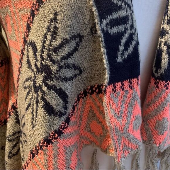BoHo Long Sleeve Sweater Wrap/ Tangerine Gray and Black with 5” Fringe S/M - Picture 5 of 6